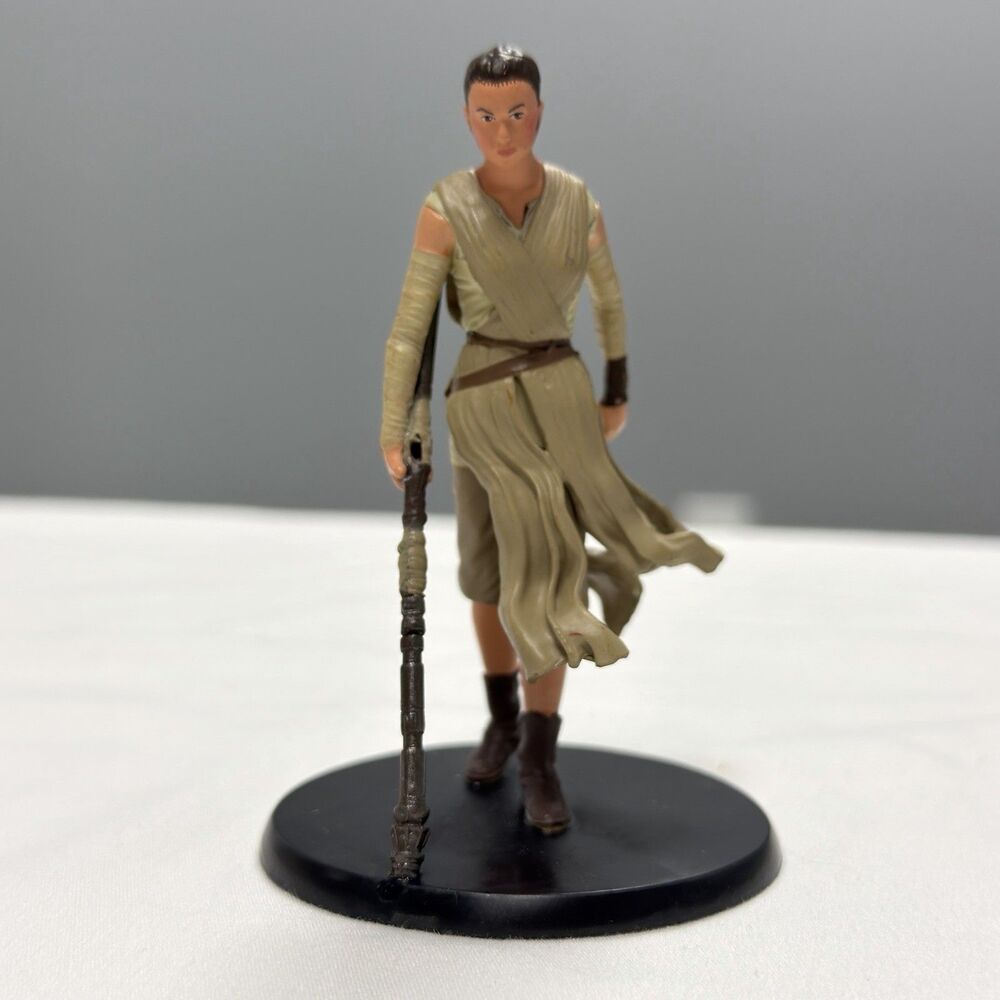 Rey Star Wars 3.5” Action Figure Pvc Toy On Base (Pre-Owned)